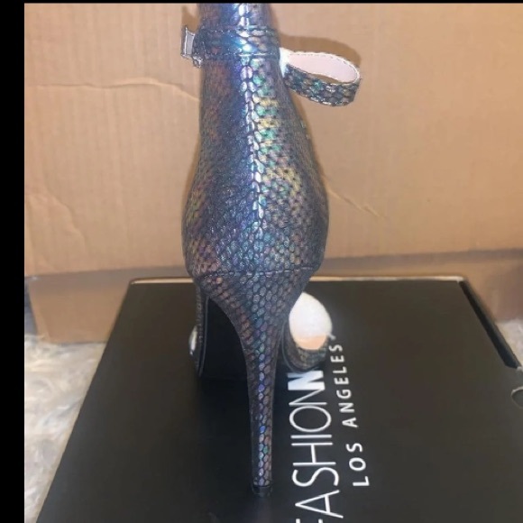 Heels - Picture 4 of 4